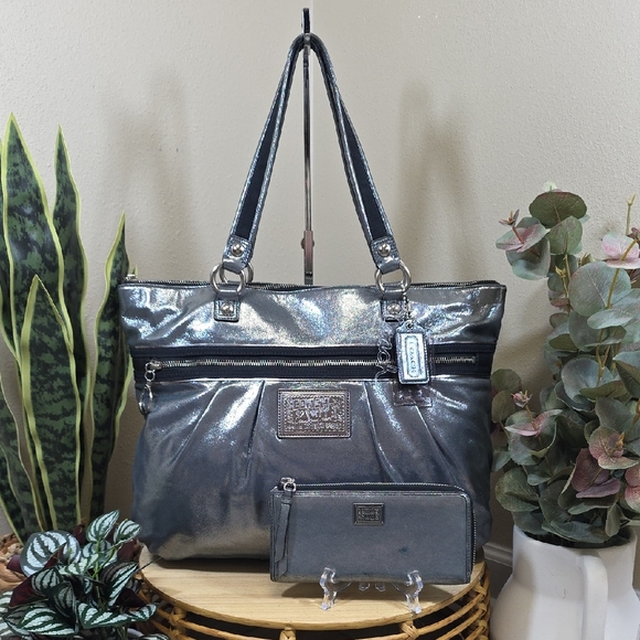 Coach Poppy 1941 Tote with Matching Wallet - Picture 1 of 16